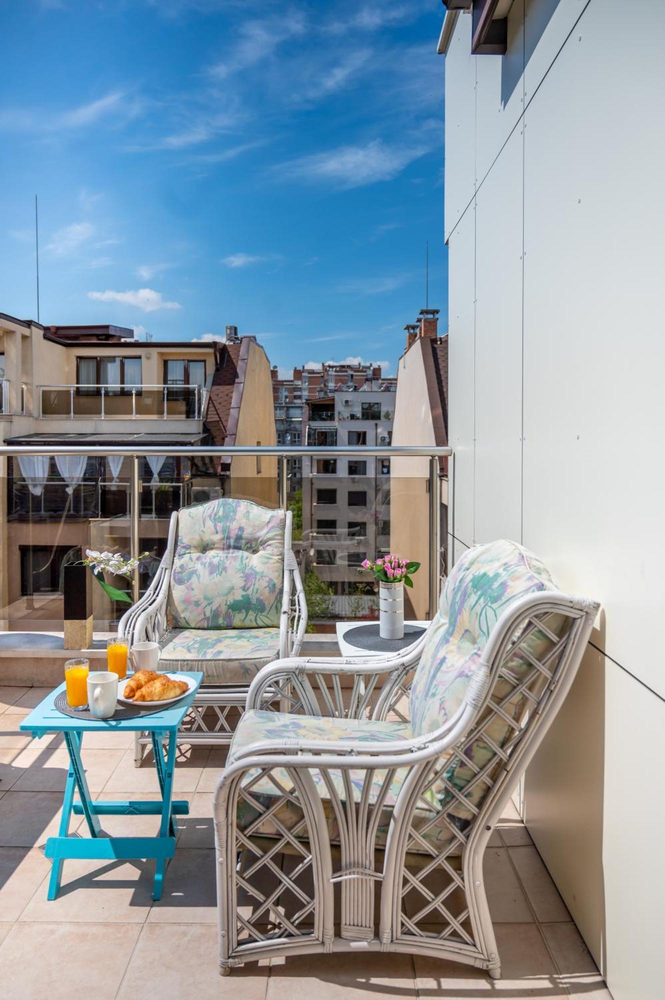 ソフィアColorful Studio With Balcony - Free Parkingアパートメント エクステリア 写真